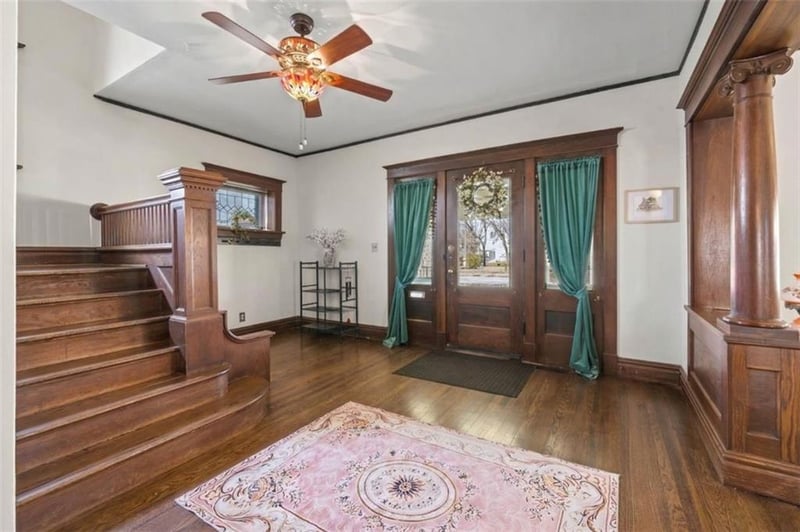 611 W Maple Ave, Independence, MO 64050