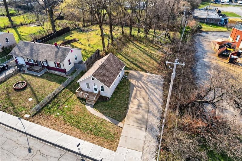 429 42nd St, Kansas City, MO 64116