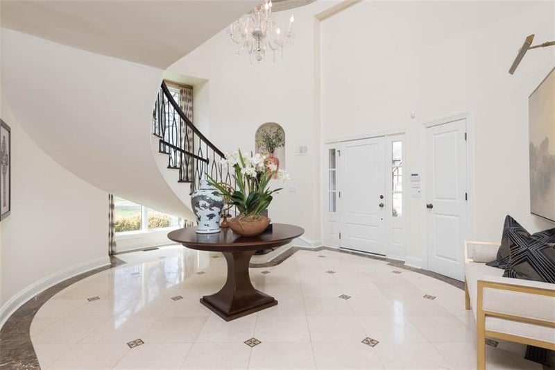 8943 Cedar Dr, Prairie Village, KS 66207