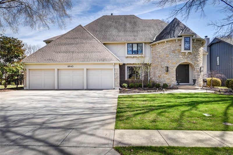 8943 Cedar Dr, Prairie Village, KS 66207