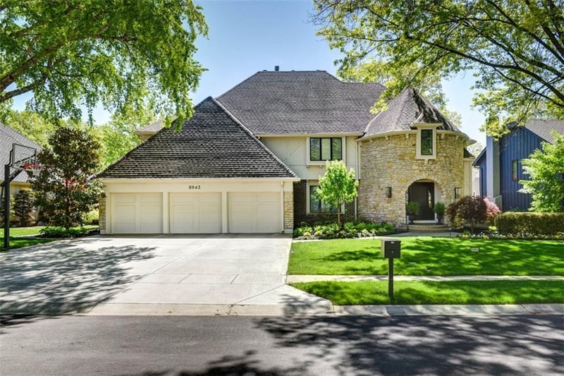 8943 Cedar Dr, Prairie Village, KS 66207