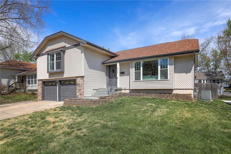 6900 140th Pl, Grandview, MO 64030