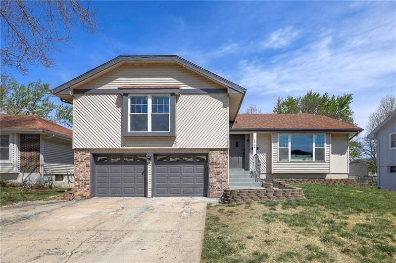 6900 140th Pl, Grandview, MO 64030