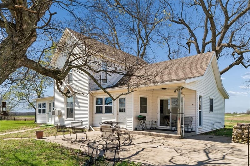 10290 W 271st St, Louisburg, KS 66053