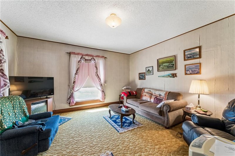 10290 W 271st St, Louisburg, KS 66053