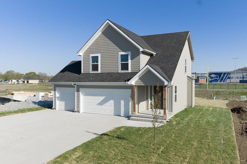 1013 2nd St, Perry, KS 66073