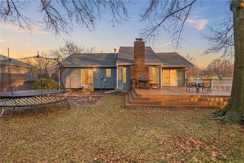3502 Lake Dr, Lee's Summit, MO 64064