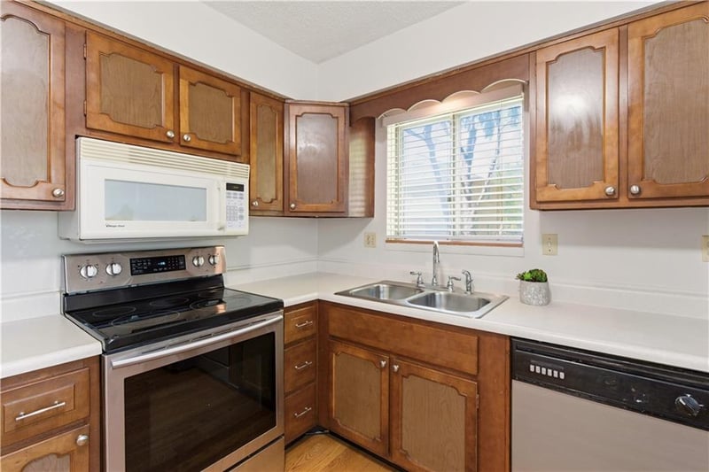 8314 Mackey St, Overland Park, KS 66212