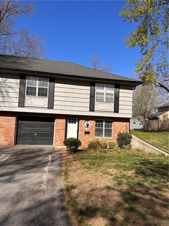 8314 Mackey St, Overland Park, KS 66212