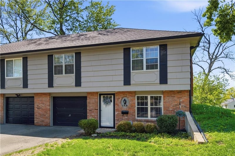8314 Mackey St, Overland Park, KS 66212