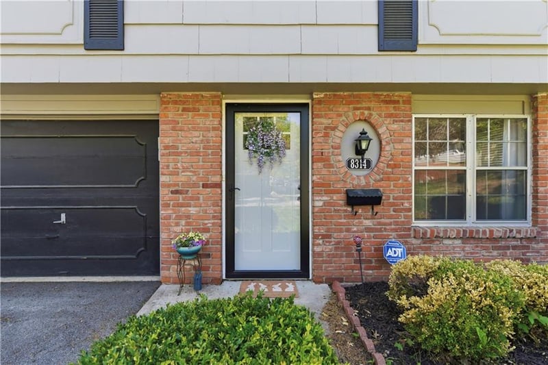 8314 Mackey St, Overland Park, KS 66212