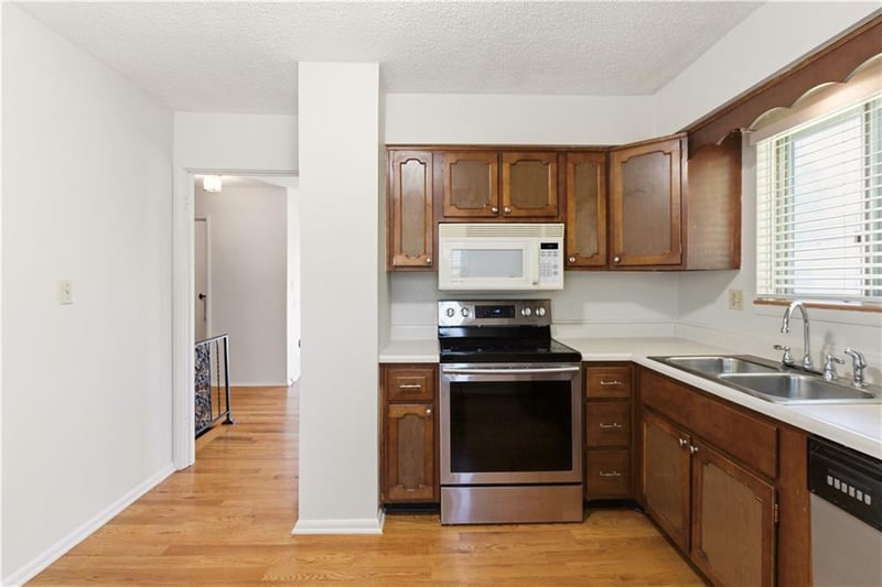 8314 Mackey St, Overland Park, KS 66212