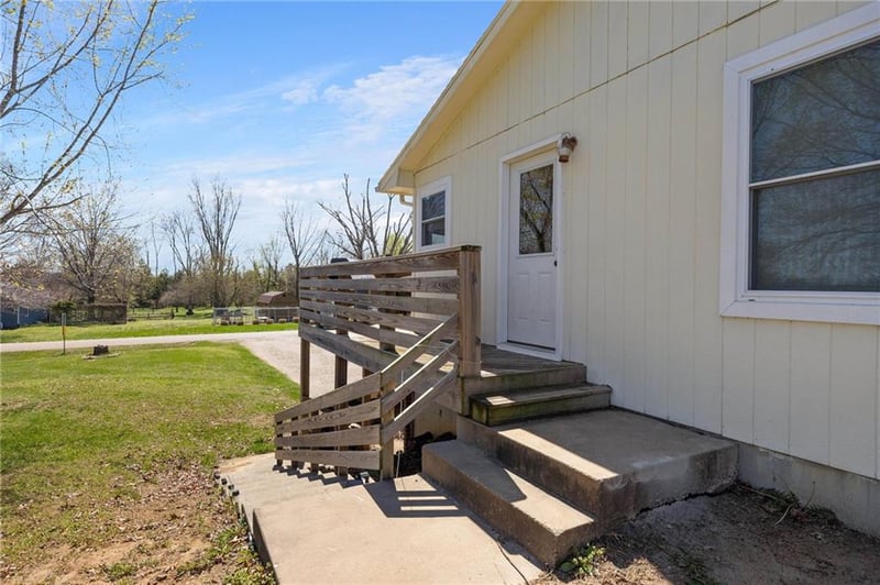 131 191st Rd, Warrensburg, MO 64093