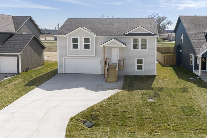 1007 2nd St, Perry, KS 66073