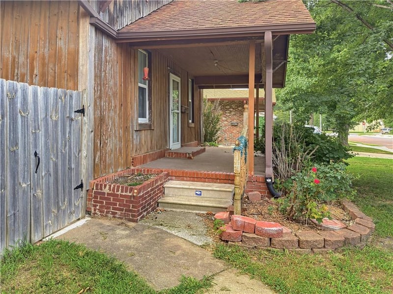 203 Sycamore St, Iola, KS 66749