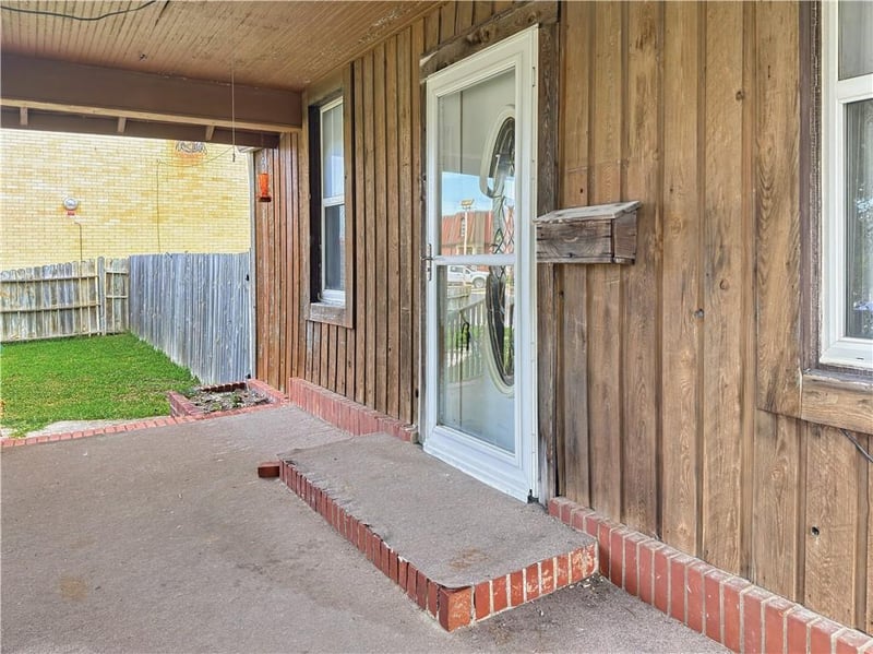 203 Sycamore St, Iola, KS 66749