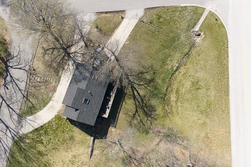 12374 Pinehurst Dr, Kansas City, KS 66109