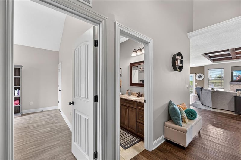 25250 141st Ter, Olathe, KS 66061