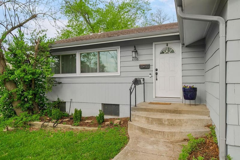 8416 Kenwood Ave, Kansas City, MO 64131