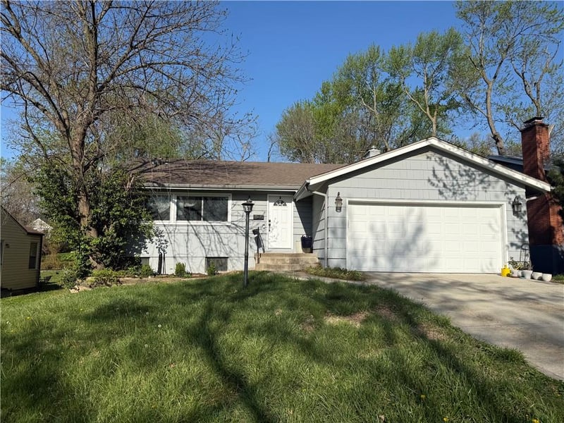 8416 Kenwood Ave, Kansas City, MO 64131