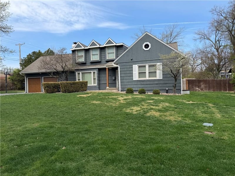3812 Eastvale Dr, Fairway, KS 66205