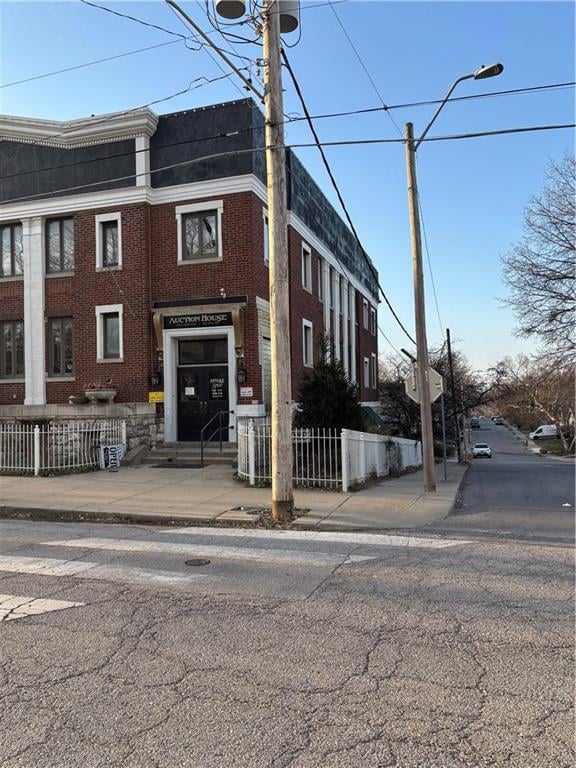 1615 45th St, Kansas City, MO 64111