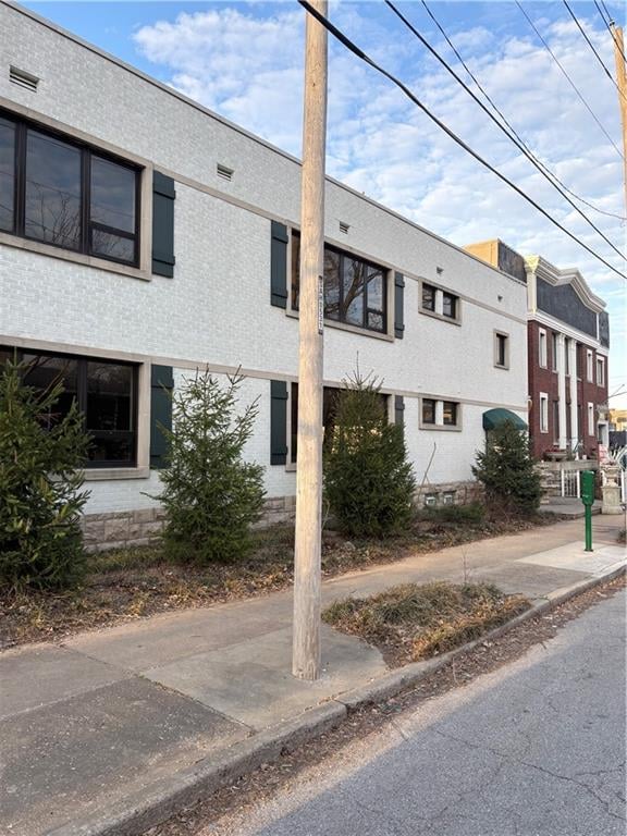 1615 45th St, Kansas City, MO 64111