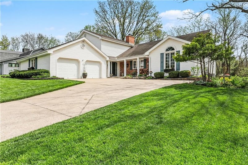 4404 Hickory Ln, Blue Springs, MO 64015