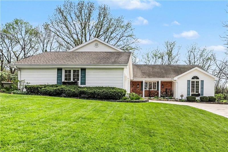 4404 Hickory Ln, Blue Springs, MO 64015