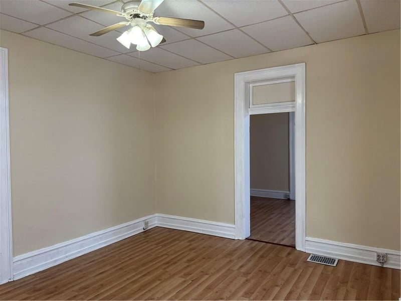 1507 10 St, St Joseph, MO 64503