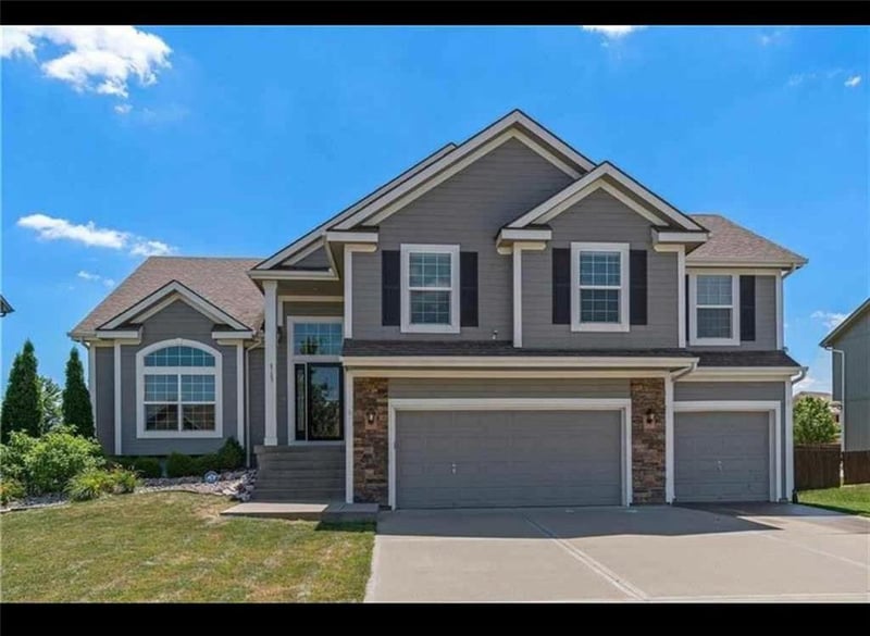 8105 102nd St, Kansas City, MO 64157