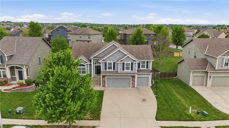8105 102nd St, Kansas City, MO 64157