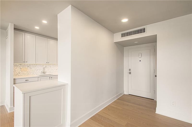 4550 Warwick Blvd #1205, Kansas City, MO 64111