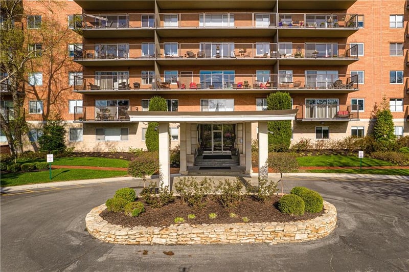 4550 Warwick Blvd #1205, Kansas City, MO 64111