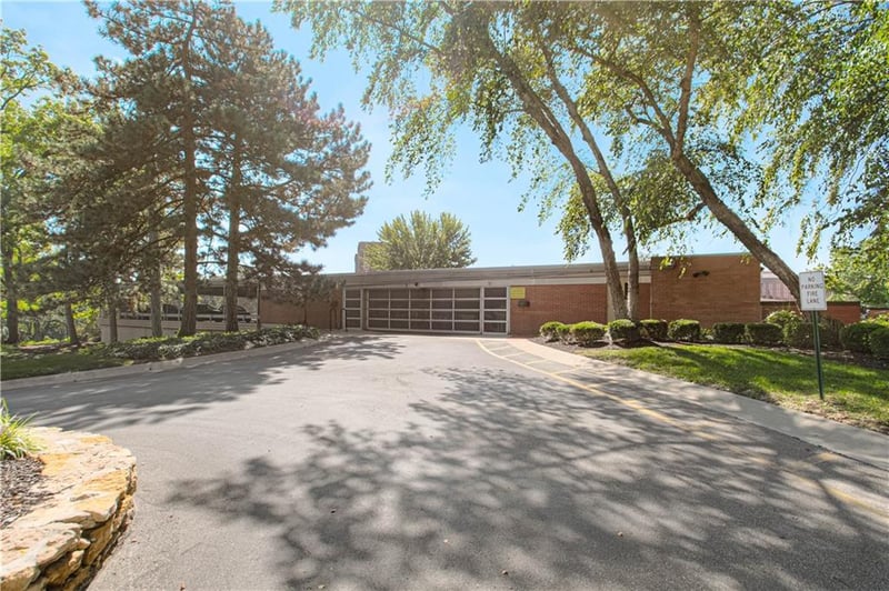 4550 Warwick Blvd #1205, Kansas City, MO 64111