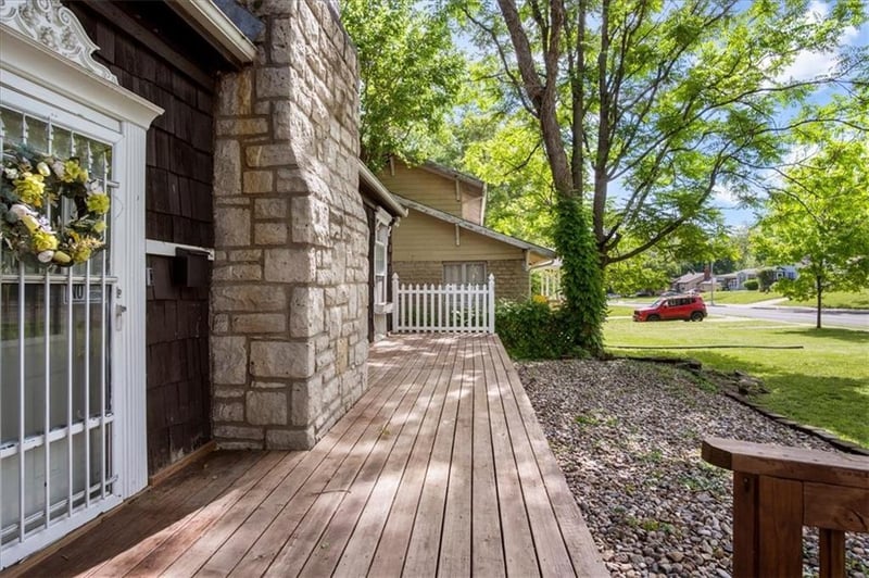 1404 E 77th St, Kansas City, MO 64131