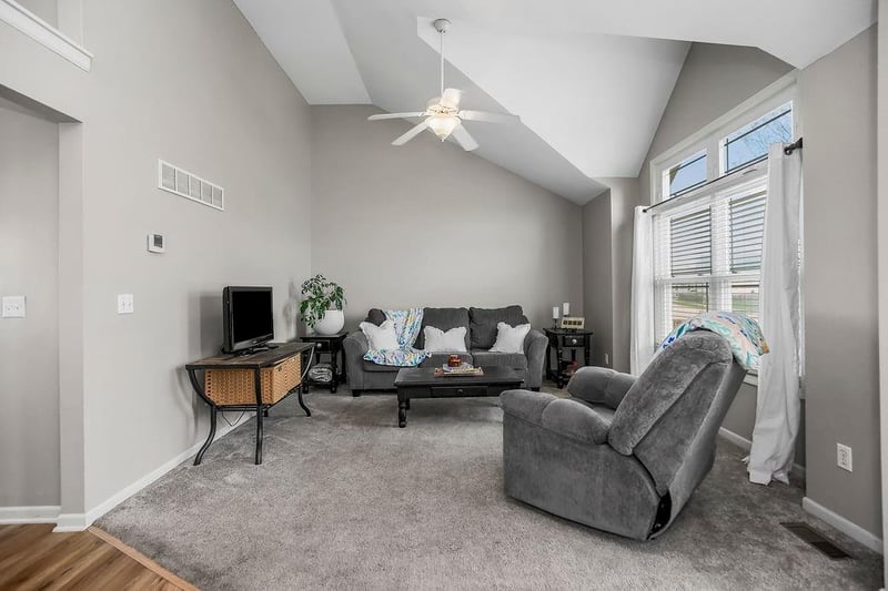 10912 Manchester Ave, Kansas City, MO 64157