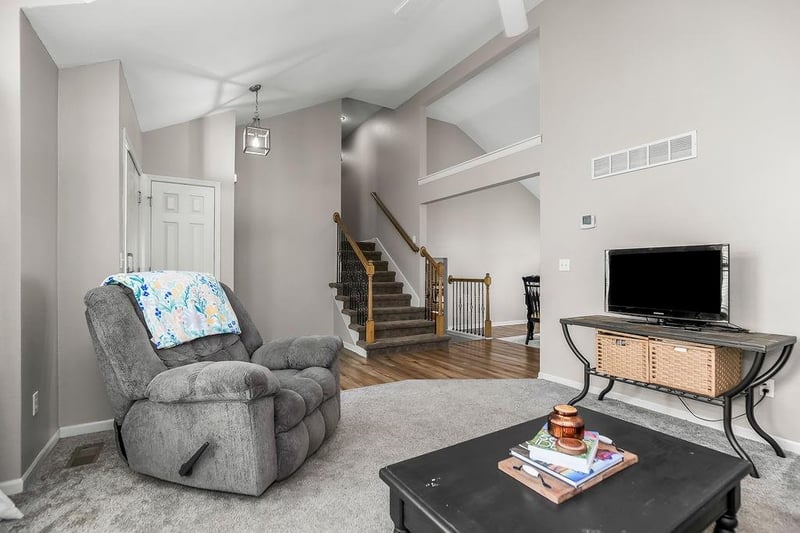 10912 Manchester Ave, Kansas City, MO 64157