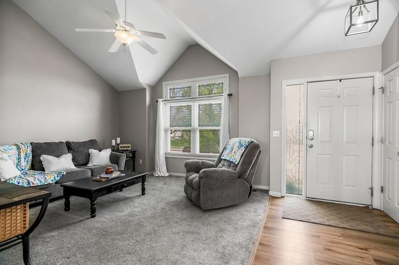 10912 Manchester Ave, Kansas City, MO 64157