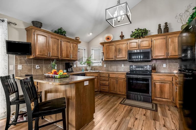 10912 Manchester Ave, Kansas City, MO 64157