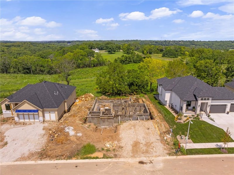 25150 141st St, Olathe, KS 66061