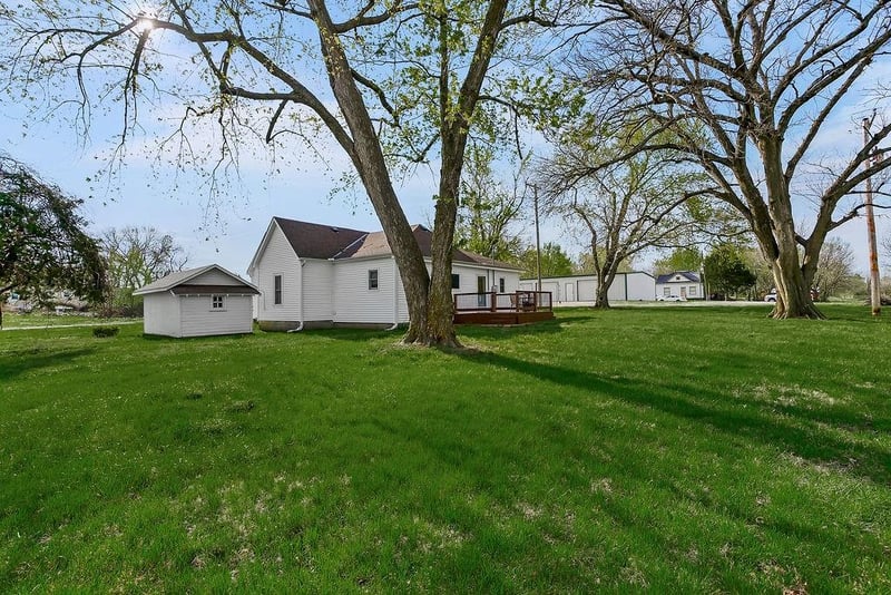 2038 N 1st St, Amoret, MO 64722