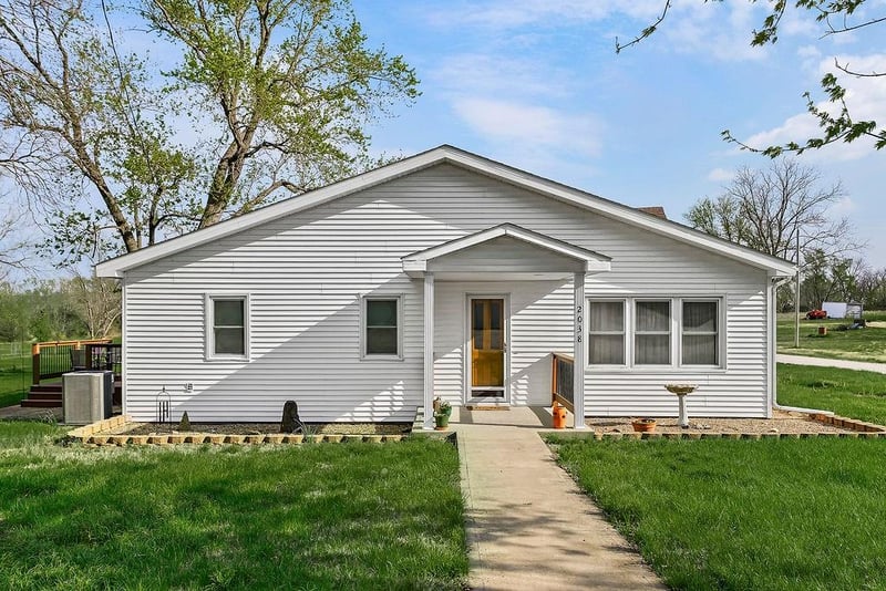2038 N 1st St, Amoret, MO 64722