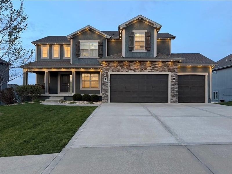 10015 Richmond Ave, Kansas City, MO 64157