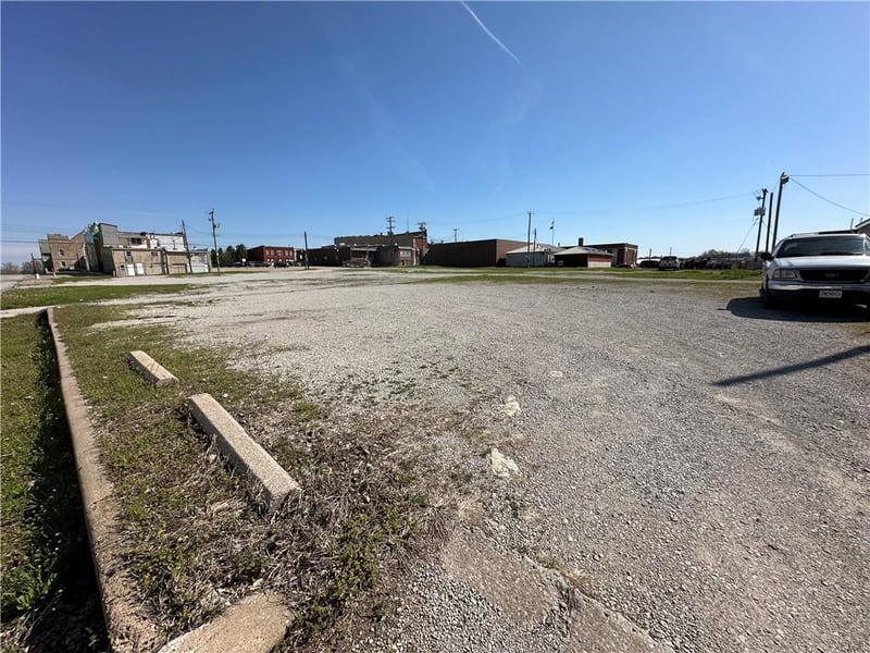 211 Franklin St, Richmond, MO 64085