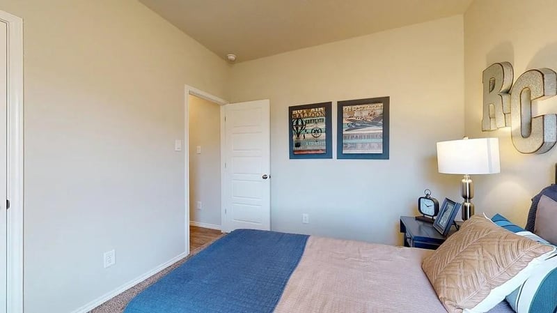 481 Valley View Dr, Tonganoxie, KS 66086