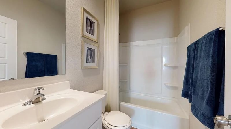 481 Valley View Dr, Tonganoxie, KS 66086