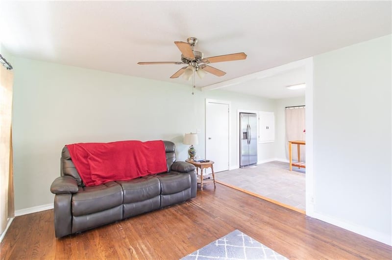 1211 Cedar Crest Dr, Independence, MO 64056