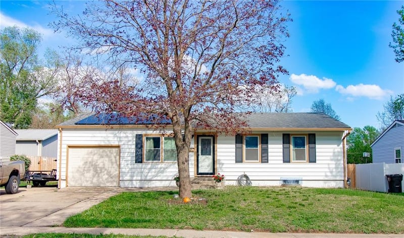 1211 Cedar Crest Dr, Independence, MO 64056