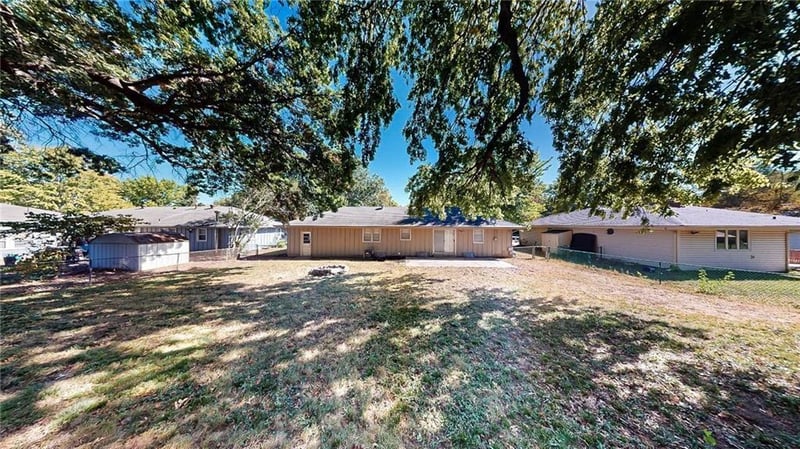 909 NW Range St, Blue Springs, MO 64015